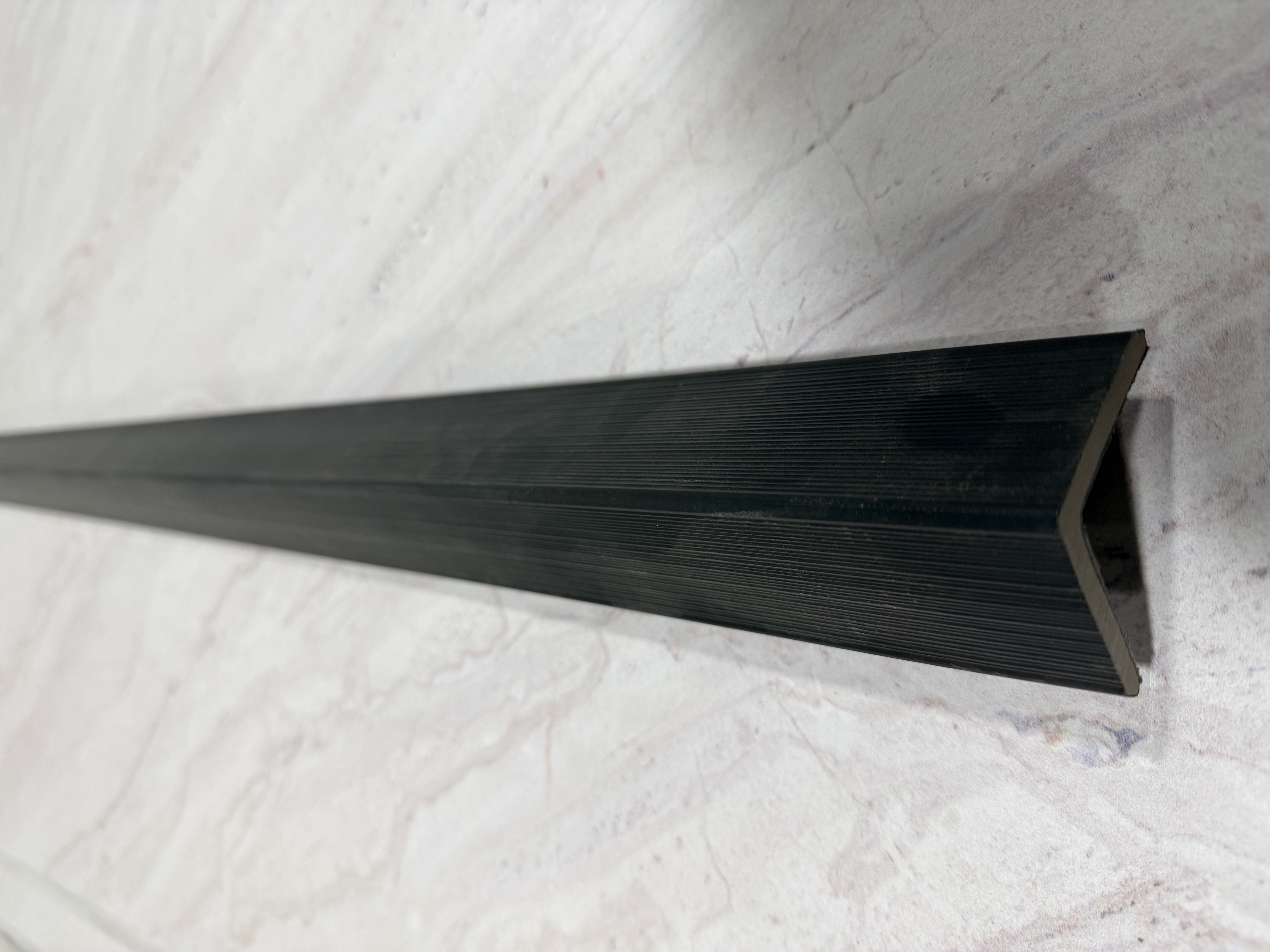 Co-extrusion Corner (No-Hole) | Black